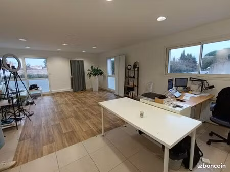 local professionnel lumineux - 40 m² - résidence sécurisée - parking