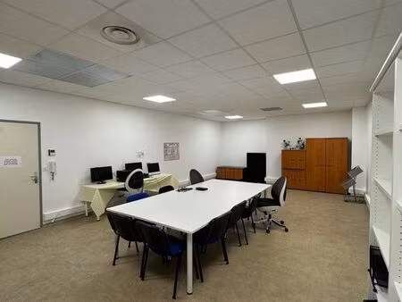 local professionnel / commercial 59 m² – saint-jean-de-soudain