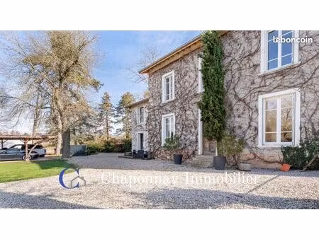 propriété 9 pièces 221 m²