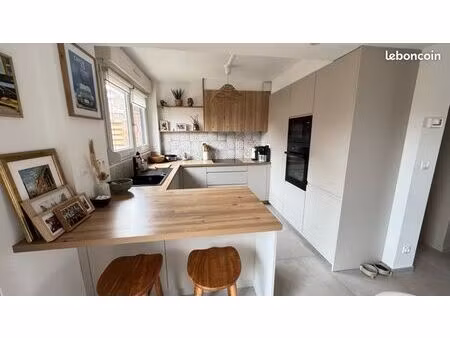 maison 3 chambres 2 sdb jardin garage parking 2v terrasse à deux pas du tramway