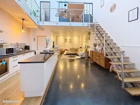 loft/atelier/surface 4 pièces 143 m²