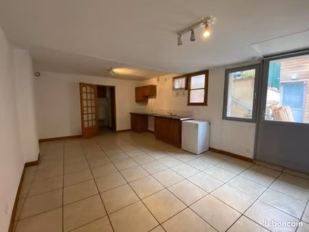 studio 1 pièce 28 m²