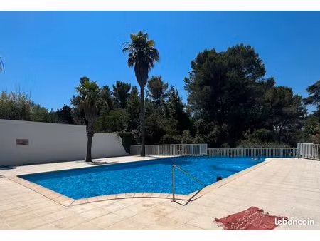 t2 52 m2  résidence de très haut standing  belle terrasse de 20 m²  1er étage/2  ascenseur