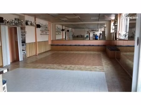 local à louer à riom