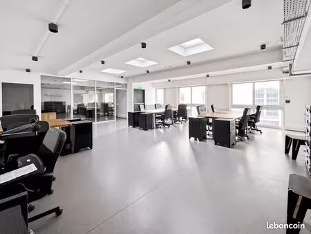 bureaux 136 m²