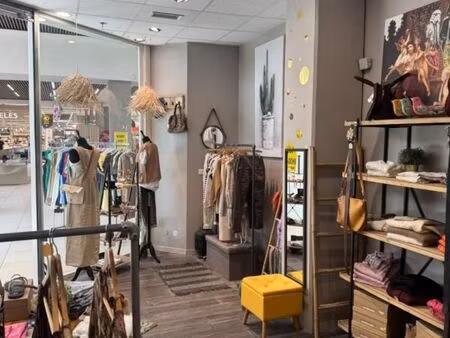 fonds de commerce prêt-à-porter 57 m²