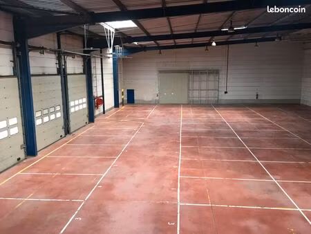 entrepôt + bureaux – grossiste/ logistique - icpe / sortie direct a25