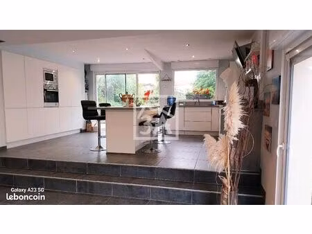 pavillon 8 pièces 255 m²