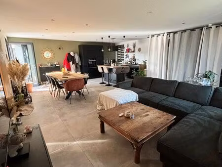 maison de village avec extérieur