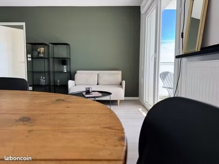 à louer charmant t2 meublé avec balcon et aperçu océan