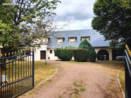 propriété 8 pièces 216 m²