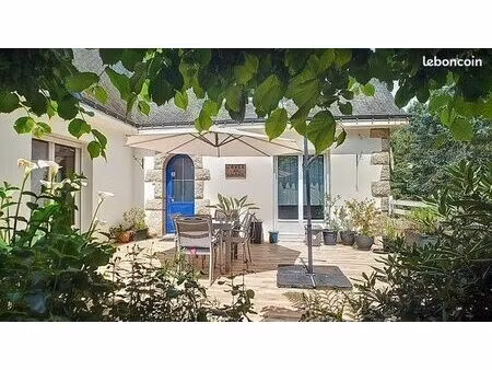 centre-bourg : maison lumineuse dans un cadre verdoyant avec piscine