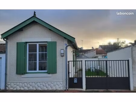 a louer maison meublée 35 m² 2 pièces avec petit jardin et cour