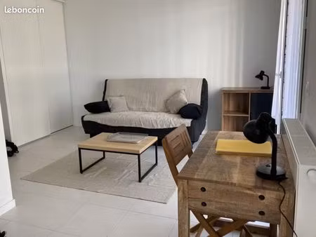 studio plein centre dernier étage