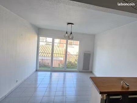 appartement t3 58 m² sans vis-à-vis – balcon – 2 parkings couverts