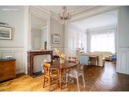 maison 7 pièces 240 m²