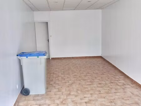 local commercial solre le chateau 59740