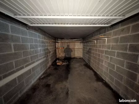 parking/box 15 m² gaillard