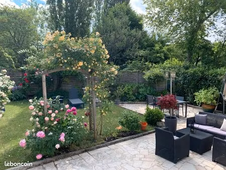 maison meublée. 4 ch. train express pour genève à 4 mins. jardin. parking. fibre. pompe à 