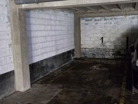 place de parking sécurisé sous- terrain