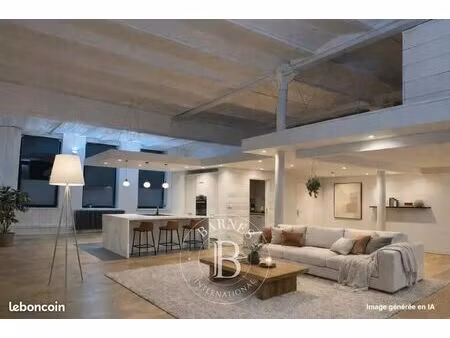 loft/atelier/surface 5 pièces 161 m²