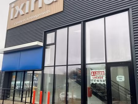 zone hyper e. leclerc - cellule bureaux/services + terrasse privative