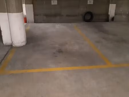 hyper centre roanne - loue parking sécurisé sous-sol