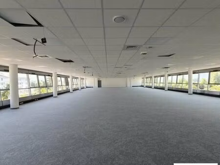 bureaux 1 882 m²