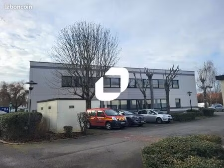 bureaux 841 m²