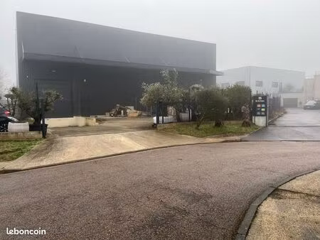 entrepôt à louer zac les alluets le roi - 80 / m2 / an ht & hors charges