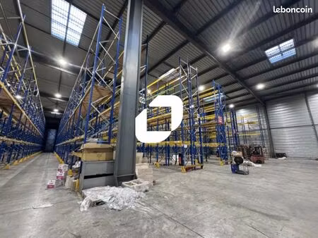 local industriel 4 886 m²