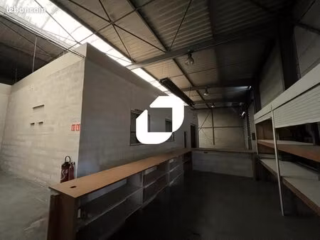 local d'activité 700 m²