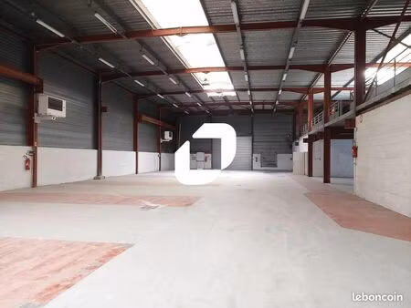 local d'activité 1 726 m²