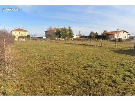 terrain constructible plat 1 700 m² st paulien