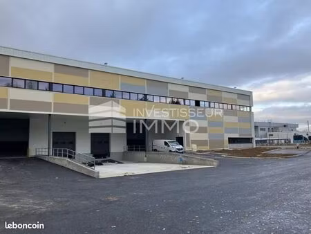 local d'activité 6 100 m²