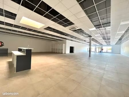 local commercial 659 m²