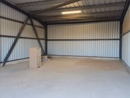 local hangar à louer