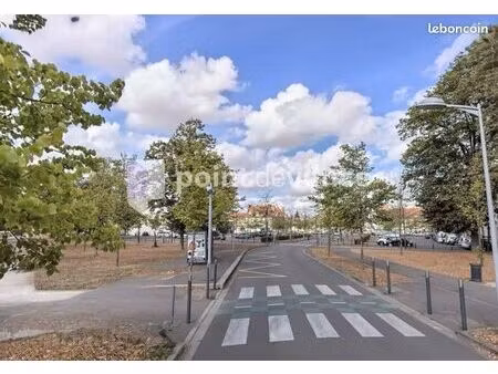 local commercial 2 000 m²