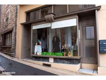 location local commercial