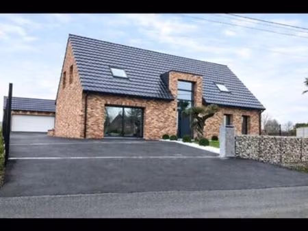 magnifique maison neuve 5 chambres avec piscine