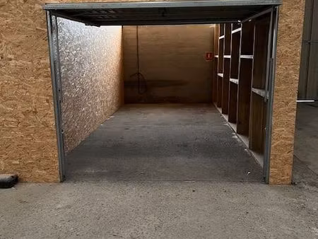 a louer : box de stockage - garde meubles - garage