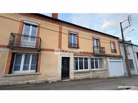 maison 9 pièces 211 m²