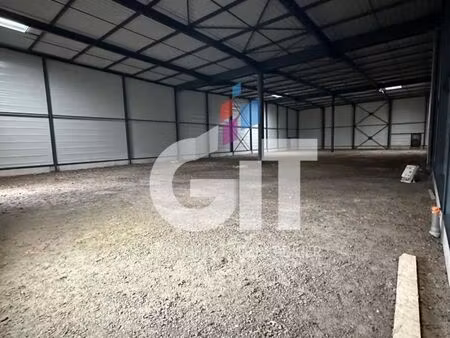 local d'activité 916 m²