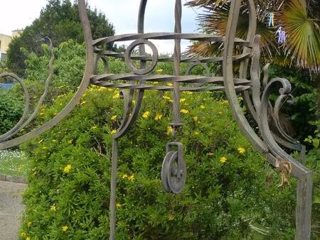 vente grande maison (avec appartement indépendant) non mitoyenne dans le quatier keroman. 