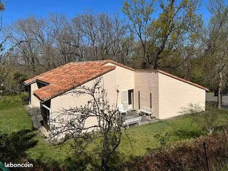 villa à flourens dans un cadre de verdure