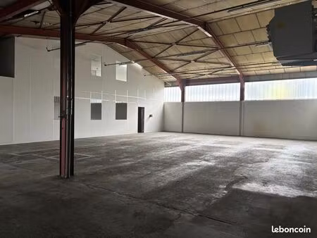 local d'activité 1 026 m²