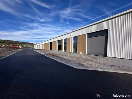 st chamond local 495m2+terrain