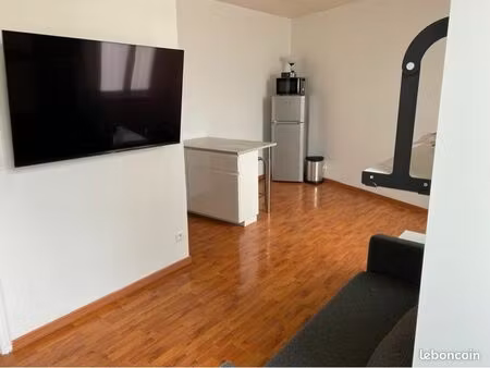 studio meublé moderne – lit mural  îlot central  fibre – la celle-saint-cloud – coup de cœ