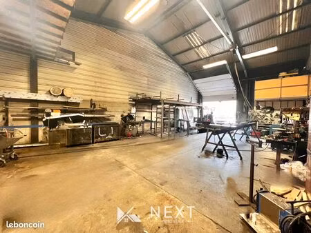 local 145 m² froges