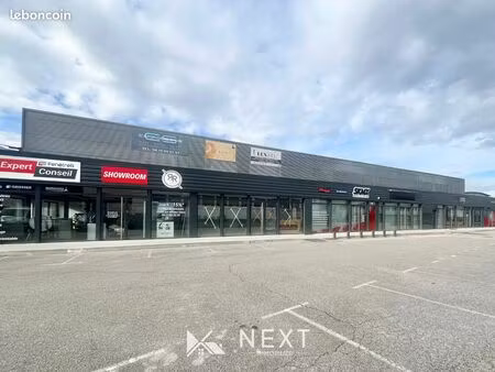 local commercial 125 m² froges